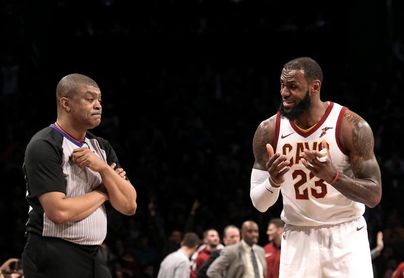 114-121. James llega a los 2.000 puntos en racha triunfal de los Cavaliers 114-121. James llega a los 2.000 puntos en racha triunfal de los Cavaliers
