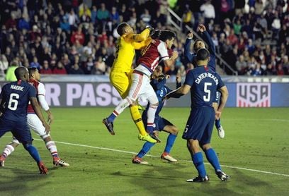 1-0. Bobby Wood, de penalti, decide un nuevo triunfo de EE.UU. ante Paraguay 1-0. Bobby Wood, de penalti, decide un nuevo triunfo de EE.UU. ante Paraguay