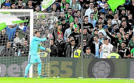 Dani Giménez dejó la portería a cero en su debut. Dani Giménez dejó la portería a cero en su debut.