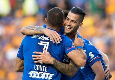 Cauteruccio celebra su cumpleaños con un doblete en el empate de Cruz Azul y Tigres Cauteruccio celebra su cumpleaños con un doblete en el empate de Cruz Azul y Tigres
