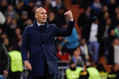 Zidane introduce seis cambios en La Rosaleda Zidane introduce seis cambios en La Rosaleda