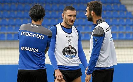 No cree que haya mucha diferencia entre el Lucas Pérez de ahora y el de hace dos temporadas. No cree que haya mucha diferencia entre el Lucas Pérez de ahora y el de hace dos temporadas.