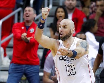 Los Spurs logran un triunfo especial; Cavaliers, Bucks y Wizards empatan las series Los Spurs logran un triunfo especial; Cavaliers, Bucks y Wizards empatan las series