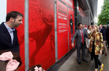 La Puerta 1 de El Molinón lleva desde hoy el nombre de Jesús Castro La Puerta 1 de El Molinón lleva desde hoy el nombre de Jesús Castro
