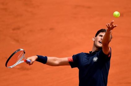 Thiem se enreda ante Nishikori pero acude a su cita en cuartos con Zverev Thiem se enreda ante Nishikori pero acude a su cita en cuartos con Zverev