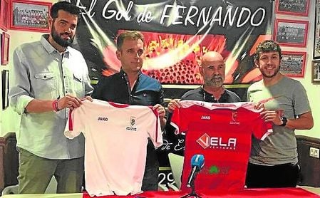 El técnico José Cordero ´Rubio´ en su presentación con el Antoniano. El técnico José Cordero ´Rubio´ en su presentación con el Antoniano.