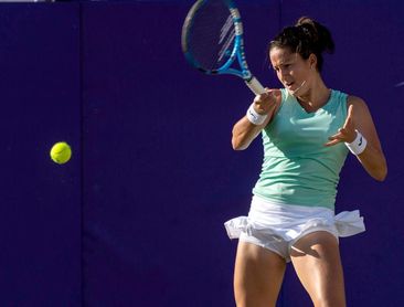Lara Arruabarrena da la sorpresa y elimina a Carla Suárez en Mallorca Lara Arruabarrena da la sorpresa y elimina a Carla Suárez en Mallorca