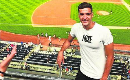 Mikel Merino apura sus vacaciones en Estados Unidos. Mikel Merino apura sus vacaciones en Estados Unidos.