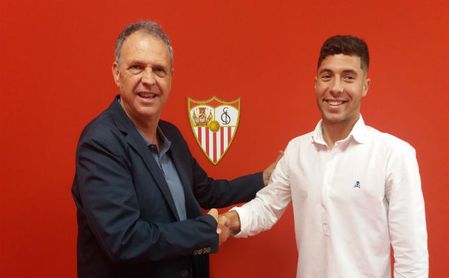 Apretón de manos entre Mena y Caparrós. Apretón de manos entre Mena y Caparrós.