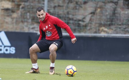 Jonny obligará al Betis a hacer un esfuerzo, pero a cambio, ahorraría un fichaje con su versatilidad. Jonny obligará al Betis a hacer un esfuerzo, pero a cambio, ahorraría un fichaje con su versatilidad.