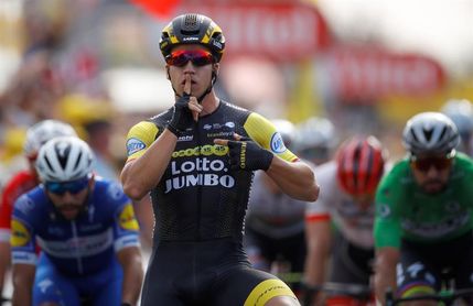 Dylan Groenewegen canta victoria en Chartres, Van Avermaet sigue de amarillo Dylan Groenewegen canta victoria en Chartres, Van Avermaet sigue de amarillo