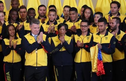 Santos despide a los deportistas colombianos que participarán en los Juegos Centroamericanos Santos despide a los deportistas colombianos que participarán en los Juegos Centroamericanos