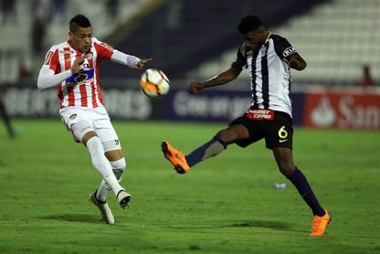 El uruguayo Jonatan Álvez es presentado con el Internacional brasileño El uruguayo Jonatan Álvez es presentado con el Internacional brasileño