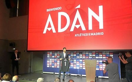 Adán, en su presentación. Adán, en su presentación.