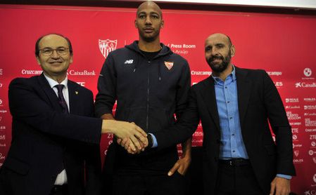 Monchi ya ha convencido a Nzonzi y ofrece 25 millones para hacerlo con el Sevilla. Monchi ya ha convencido a Nzonzi y ofrece 25 millones para hacerlo con el Sevilla.