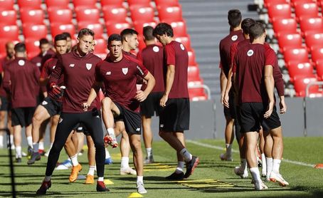 Remiro y un fichaje, Ganea, fuera de una convocatoria con cuatro cachorros Remiro y un fichaje, Ganea, fuera de una convocatoria con cuatro cachorros