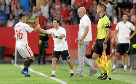 Jesús Navas celebra su gol ante el Ujpest. Jesús Navas celebra su gol ante el Ujpest.