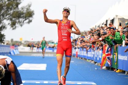 Mario Mola consigue su tercer título mundial consecutivo Mario Mola consigue su tercer título mundial consecutivo