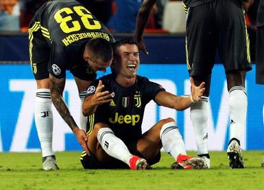 Cristiano Ronaldo, expulsado a la media hora en su estreno europeo con Juve Cristiano Ronaldo, expulsado a la media hora en su estreno europeo con Juve