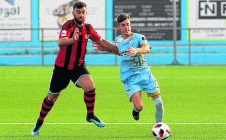 José Antonio Rioja (izquierda) se ha convertido en la referencia ofensiva del Gerena con tres goles (dos de penalti) en cuatro jornadas. José Antonio Rioja (izquierda) se ha convertido en la referencia ofensiva del Gerena con tres goles (dos de penalti) en cuatro jornadas.