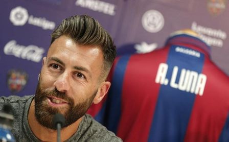 Luna: "El Sevilla tiene más urgencia que nosotros" Luna: "El Sevilla tiene más urgencia que nosotros"