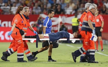 Cuatro lesiones óseas en un mes merman al Sevilla en un exigente calendario Cuatro lesiones óseas en un mes merman al Sevilla en un exigente calendario