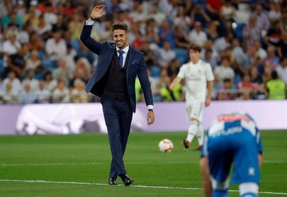 Carlos Garrote,campeón Mundial piragüismo hace saque de honor en el Bernabéu Carlos Garrote,campeón Mundial piragüismo hace saque de honor en el Bernabéu