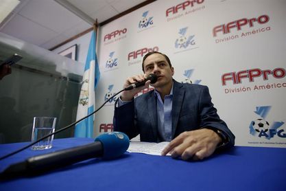 Futbolistas de Guatemala van a paro indefinido para lograr contratos justos Futbolistas de Guatemala van a paro indefinido para lograr contratos justos