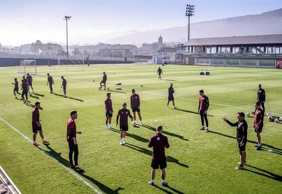 Aduriz entrena con el grupo y Berizzo decidirá mañana si cuenta con él Aduriz entrena con el grupo y Berizzo decidirá mañana si cuenta con él