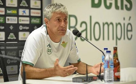 Setién, durante su rueda de prensa. Setién, durante su rueda de prensa.