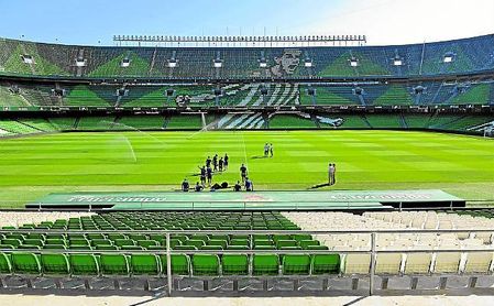 El Benito Villamarín se prepara para acoger el lunes la que será la primera visita de la selección española a Heliópolis desde el 1-0 ante Armenia en junio de 1995. El Benito Villamarín se prepara para acoger el lunes la que será la primera visita de la selección española a Heliópolis desde el 1-0 ante Armenia en junio de 1995.