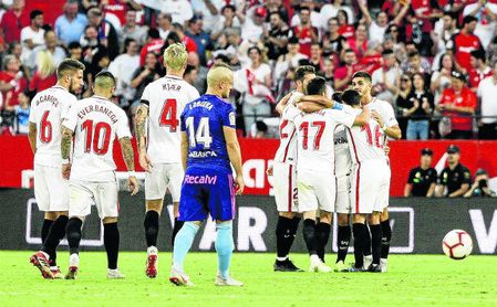 Trampolín a la cima entre parón y parón para el Sevilla Trampolín a la cima entre parón y parón para el Sevilla