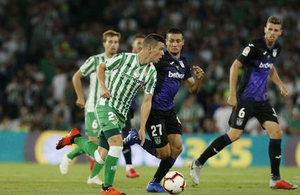 Lo Celso conduce la pelota ante el Leganés. Lo Celso conduce la pelota ante el Leganés.