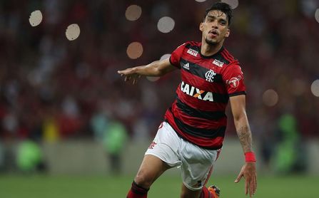 El Milán se adelanta al Barcelona y al PSG en la disputa por el brasileño Paquetá El Milán se adelanta al Barcelona y al PSG en la disputa por el brasileño Paquetá