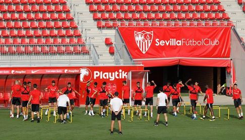 El Sevilla completa su última sesión de la semana y descansará el puente El Sevilla completa su última sesión de la semana y descansará el puente