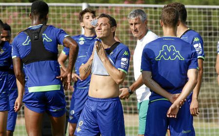 Guardado es uno de los pocos intocables que hay en los esquemas de Quique Setién. Guardado es uno de los pocos intocables que hay en los esquemas de Quique Setién.