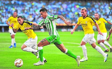 Cristian Tello, durante el duelo europeo frente al Dudelange. Cristian Tello, durante el duelo europeo frente al Dudelange.