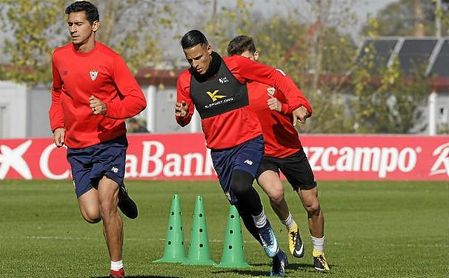 Desde su llegada a Sevilla, Arana hizo una gran amistado con Ganso, ahora cedido en el Amiens. Desde su llegada a Sevilla, Arana hizo una gran amistado con Ganso, ahora cedido en el Amiens.