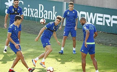 A Pau y Bartra les ha beneficiado que España jugase en Sevilla. A Pau y Bartra les ha beneficiado que España jugase en Sevilla.