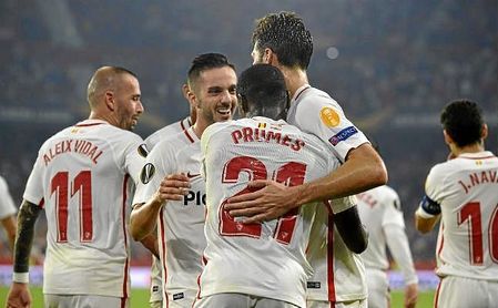 Promes y el ´Mudo´ celebran un gol ante el Akhisar. Promes y el ´Mudo´ celebran un gol ante el Akhisar.