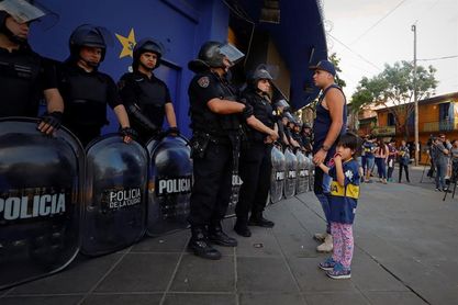 Hinchas de Boca protestan en Bombonera por venta de boletos para la Libertadores Hinchas de Boca protestan en Bombonera por venta de boletos para la Libertadores