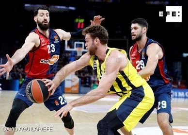 72-74. El Fenerbahce asalta el Buesa Arena en la recta final 72-74. El Fenerbahce asalta el Buesa Arena en la recta final
