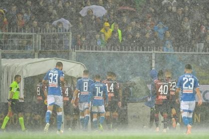 El Nápoles remonta en la lluvia de Génova con un gol de Fabián (1-2) El Nápoles remonta en la lluvia de Génova con un gol de Fabián (1-2)