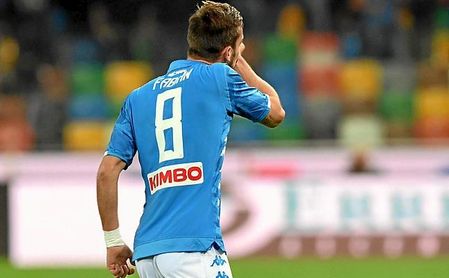 Fabián está ganando cada vez más peso en el once titular del SSC Napoli. Fabián está ganando cada vez más peso en el once titular del SSC Napoli.