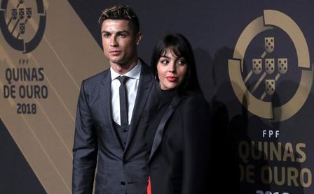 Cristiano Ronaldo pide matrimonio a Georgina, según prensa. Cristiano Ronaldo pide matrimonio a Georgina, según prensa.