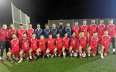 Plantilla y cuerpo técnico del Antoniano posan para ESTADIO. Plantilla y cuerpo técnico del Antoniano posan para ESTADIO.