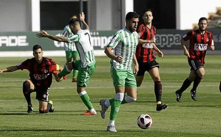Nané, en un lance de un partido con el Betis Deportivo. Nané, en un lance de un partido con el Betis Deportivo.