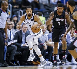 104-115. Dinwiddie define triunfo en duelo de equipos perdedores 104-115. Dinwiddie define triunfo en duelo de equipos perdedores