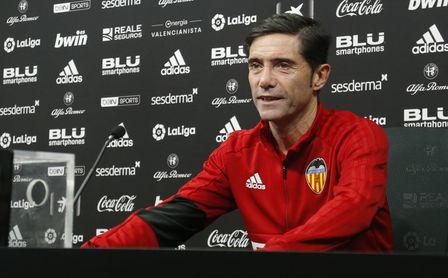 Marcelino ve "normal mirar al Sevilla" y que ya verán si van a "tope" en Copa Marcelino ve "normal mirar al Sevilla" y que ya verán si van a "tope" en Copa