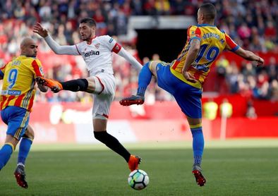 El Valencia quiere disipar dudas ante un Sevilla que mira al liderato El Valencia quiere disipar dudas ante un Sevilla que mira al liderato